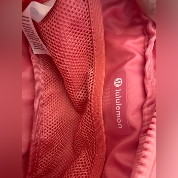 Lulu Lemon 1L Belt Bag Used 2-3 Times - Picture 3 of 5